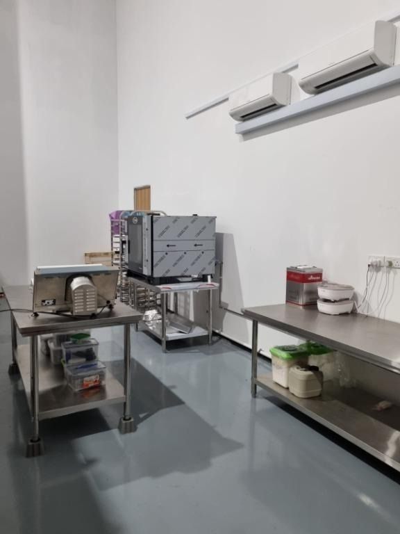 Cheapest Day Use Food Factory! Equipped and Spacious for Production ...