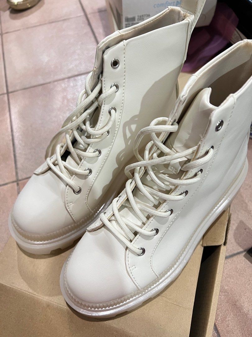 Divided / H&M shoes (Category: Boots) located in Quezon City. Submitted by whatever_88 (Listing ID 1347428987, Image 2). Description: .