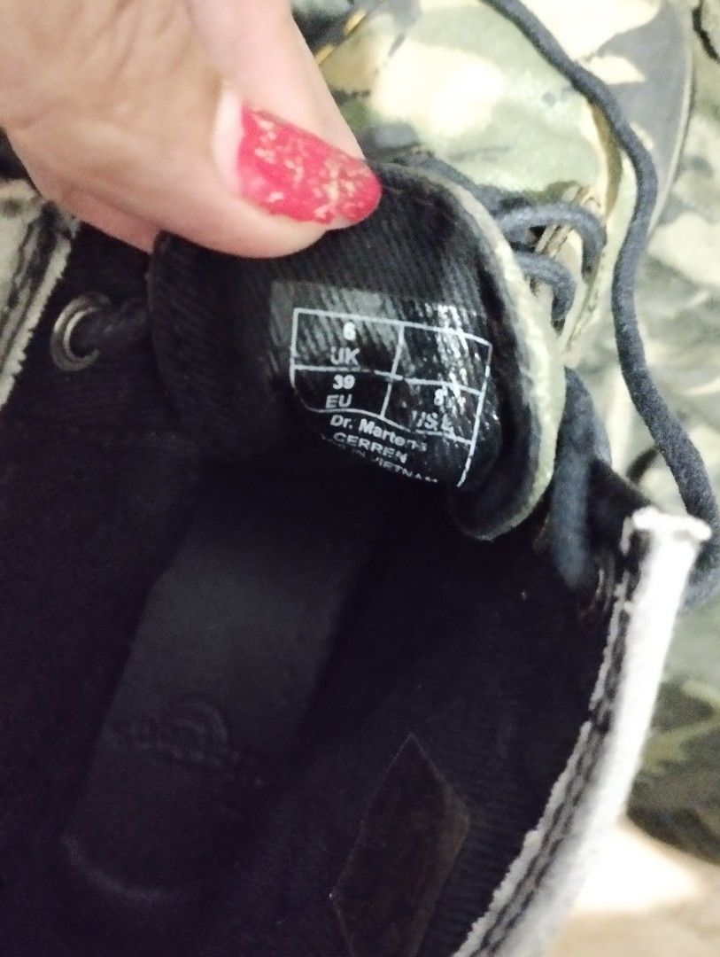 dr.martens the original combat shoes (Category: Casual Shoes) located in Mandaluyong City. Submitted by mona031 (Listing ID 1347354206, Image 1). Description: size 6 uk 39 us made in Vietnam good as new for pick up.
