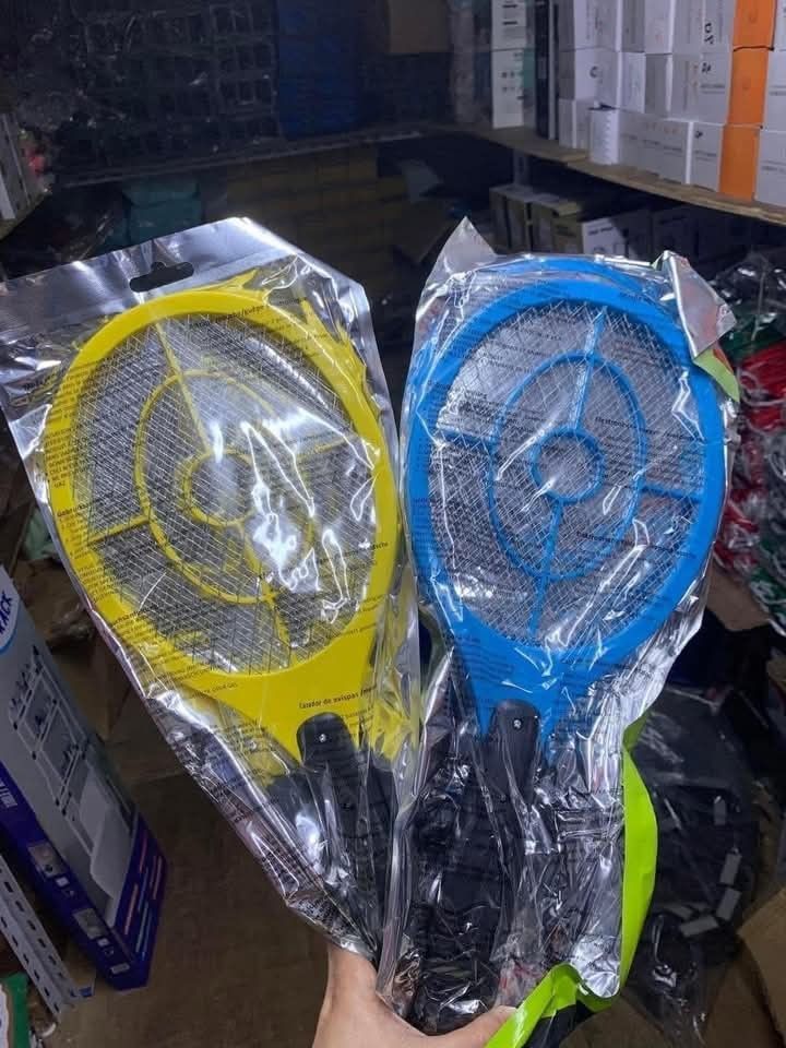 Electric Mosquito Swatter (Category: Insect Repellents) located in Manila. Submitted by tindahanniatelizcehl (Listing ID 1320690643, Image 1). Description: Battery Operated.