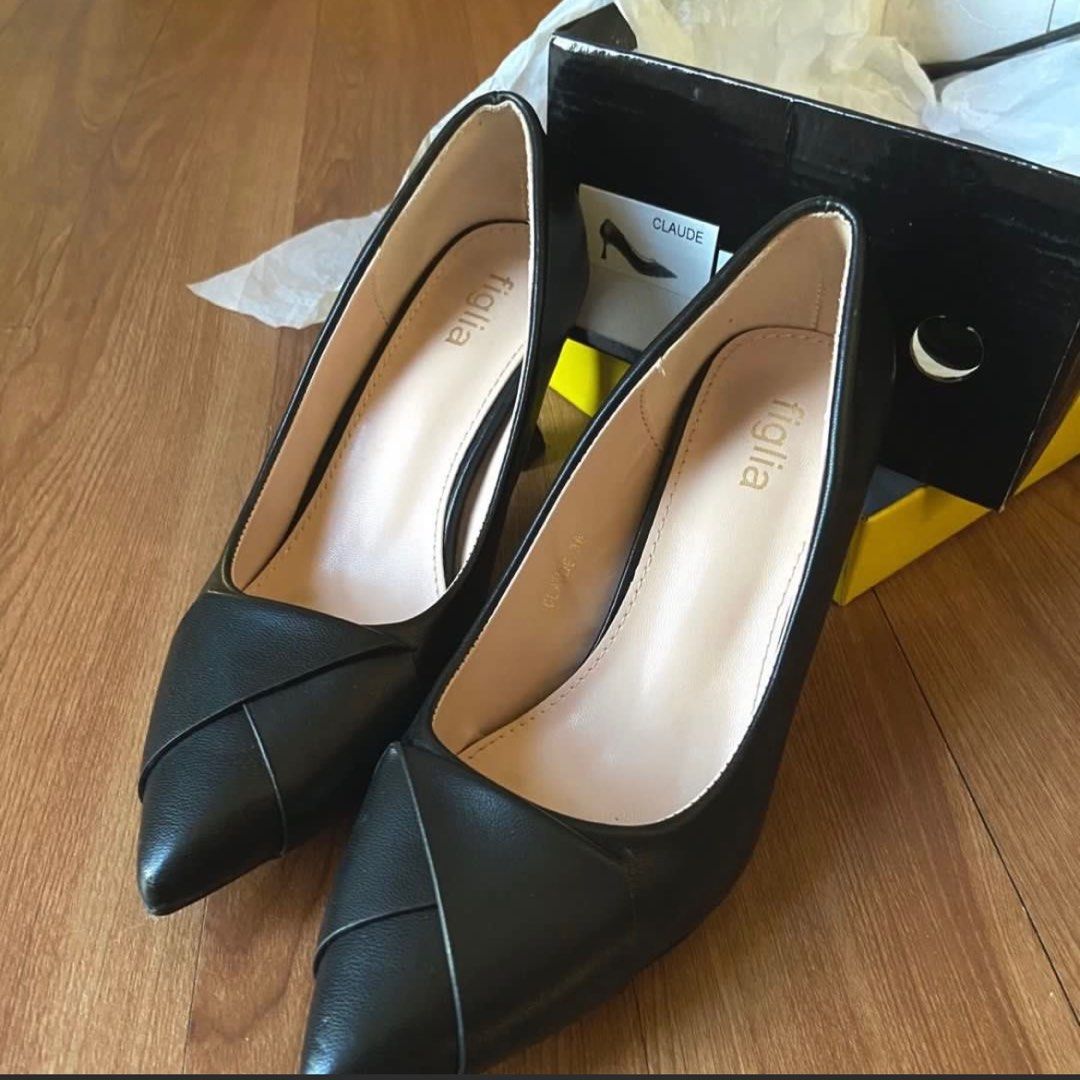 Figlia Claude heels (Category: Heels) located in Makati City. Submitted by magicrattt (Listing ID 1347442242, Image 2). Description: 10/10 condition Used once for graduation only Heel height is 2.5in This is so nice but i don’t really wear heels Originally listed this for 900 Мор: BPI.