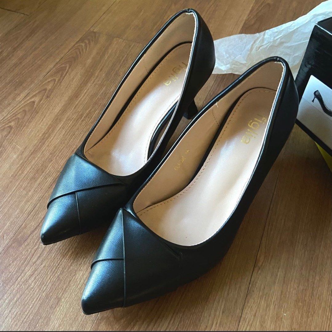 Figlia Claude heels (Category: Heels) located in Makati City. Submitted by magicrattt (Listing ID 1347442242, Image 1). Description: 10/10 condition Used once for graduation only Heel height is 2.5in This is so nice but i don’t really wear heels Originally listed this for 900 Мор: BPI.