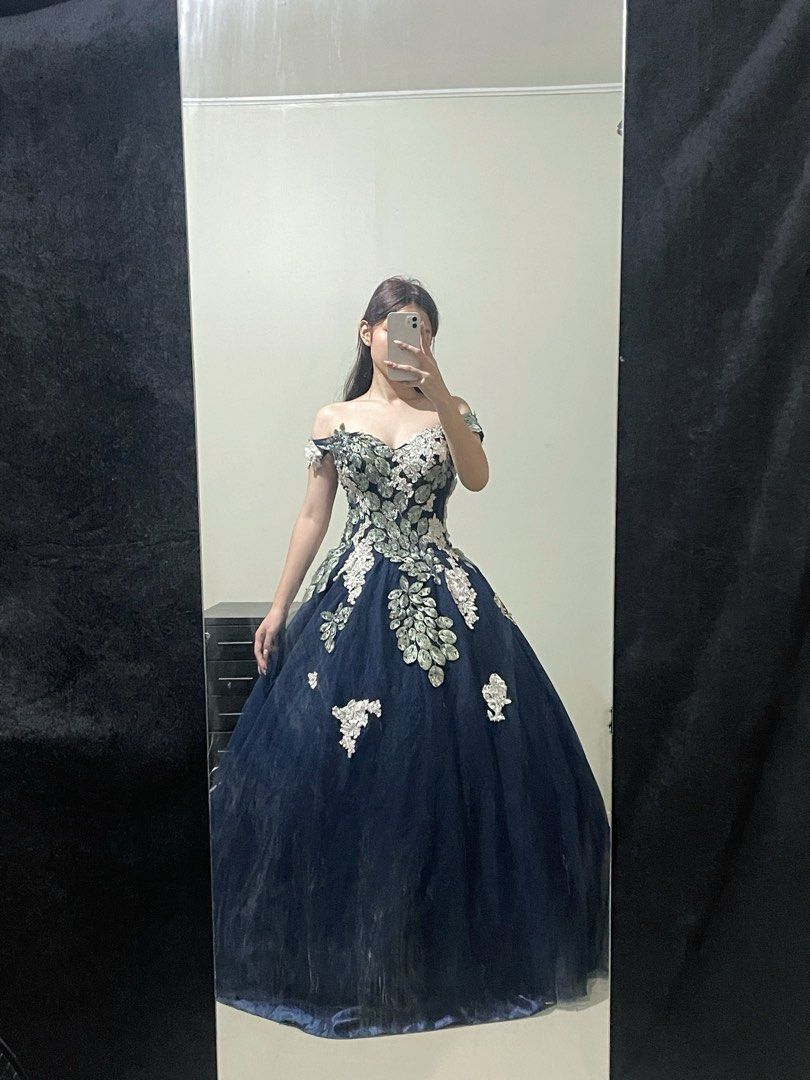 For Rent Dark Blue Ball Gown (Category: Evening dresses & gowns) located in Mandaluyong City. Submitted by kiwi29-98299 (Listing ID 1347415312, Image 1). Description: Looking for a gown for your prom night or debut? Here’s the perfect dark blue ball gown for you!!💙 Rent for only 1400 pesos Message our page for more inquiries! It’s adjustable Small to Large! 📍Mandaluyong City.