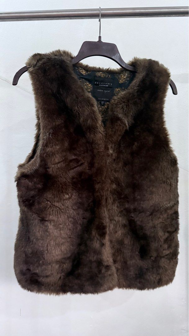 Fur Vest (Choco Brown) - Winter Vest (Category: Coats, Jackets and Outerwear) located in Manila. Submitted by ynaletsgo (Listing ID 1347335391, Image 2). Description: Can fist small to semi large.