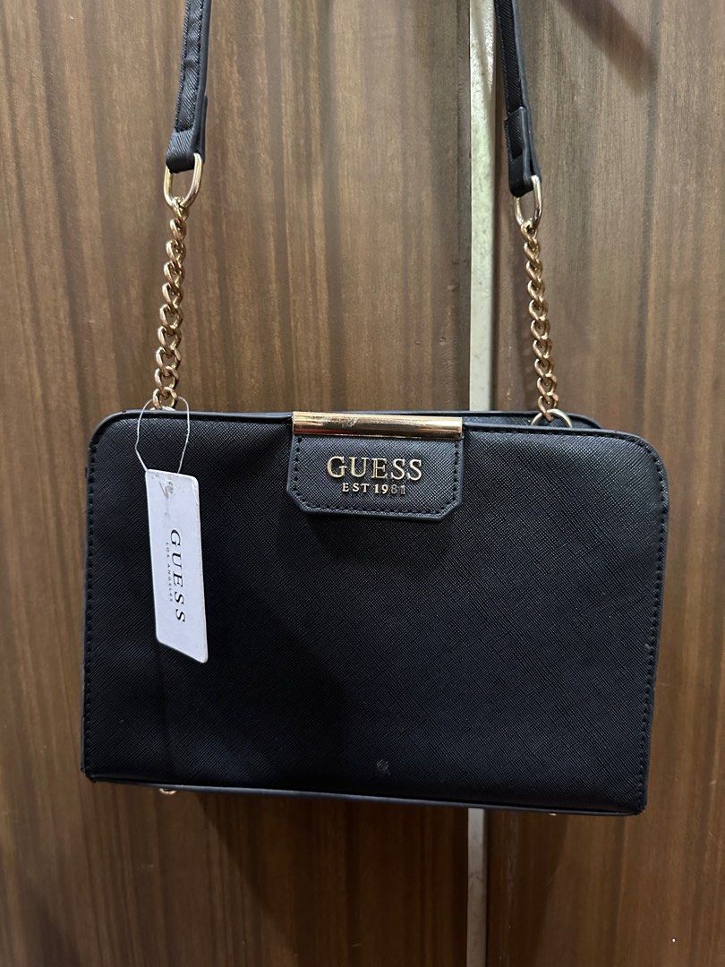 Guess body bag (Category: Cross-body Bags) located in Pasay City. Submitted by dunkinn (Listing ID 1347323552, Image 2). Description: ♥️ used only once ♥️natambak lang never na nagalit. Forgot i have this ♥️decluttering ♥️for a cause.