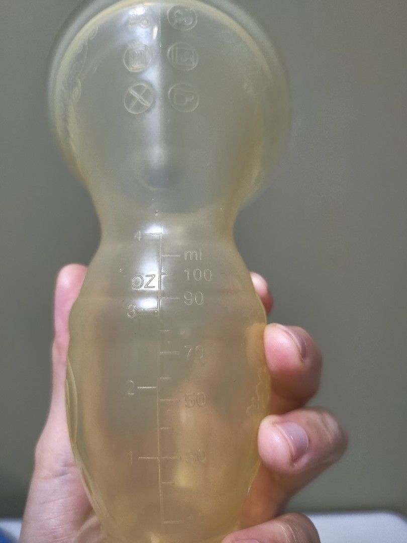 Haakaa manual breast pump/milk catcher (Category: Breastfeeding & Bottle Feeding) located in San Juan City. Submitted by dantarg (Listing ID 1347394215, Image 2). Description: very helpful to me. I was able to maintain a good amount of milk stashed in the freezer just with this. I ended up returning the electric pump I bought when I was pregnant. -discolored na due to long storage but still very effective -bottom part has a small tear on the edge