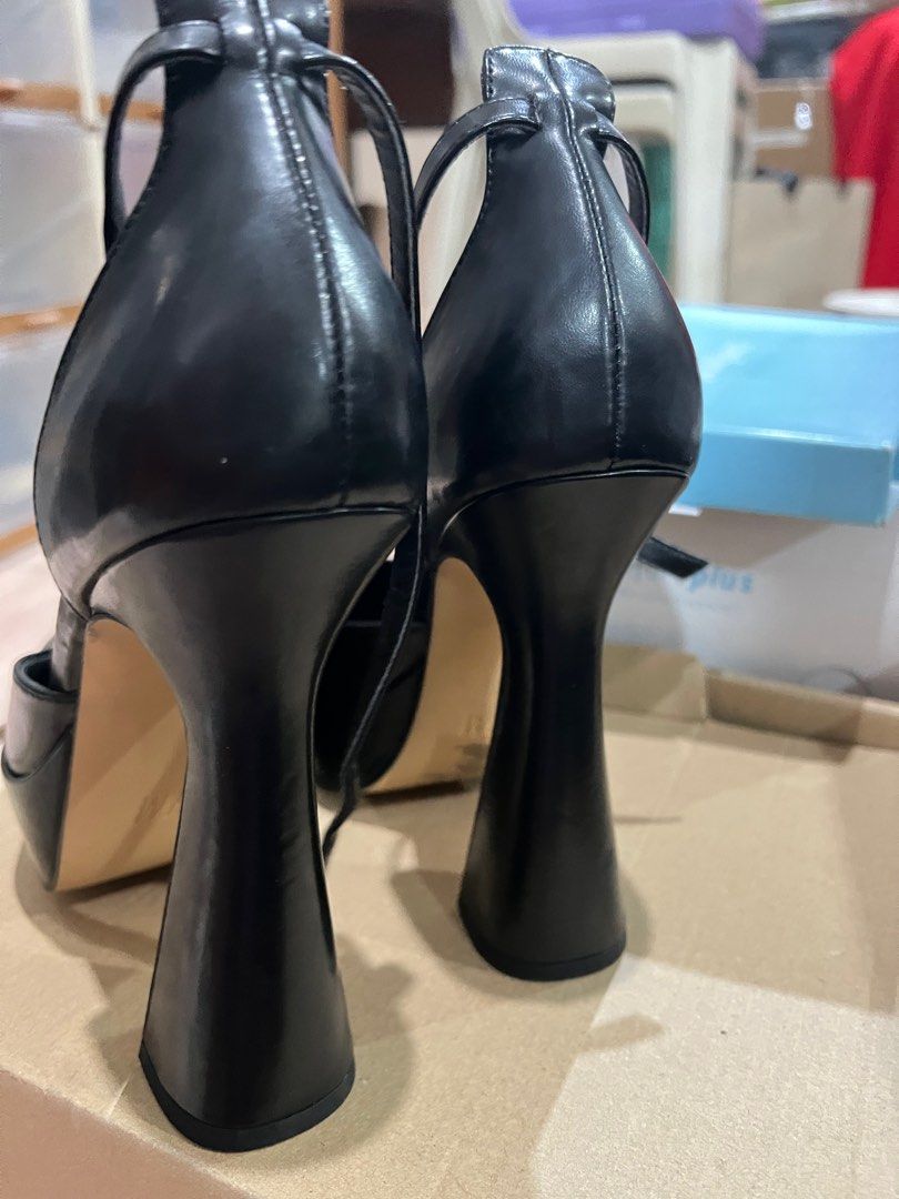 H&M shoes (Category: Heels) located in Quezon City. Submitted by whatever_88 (Listing ID 1347427794, Image 3). Description: No box .