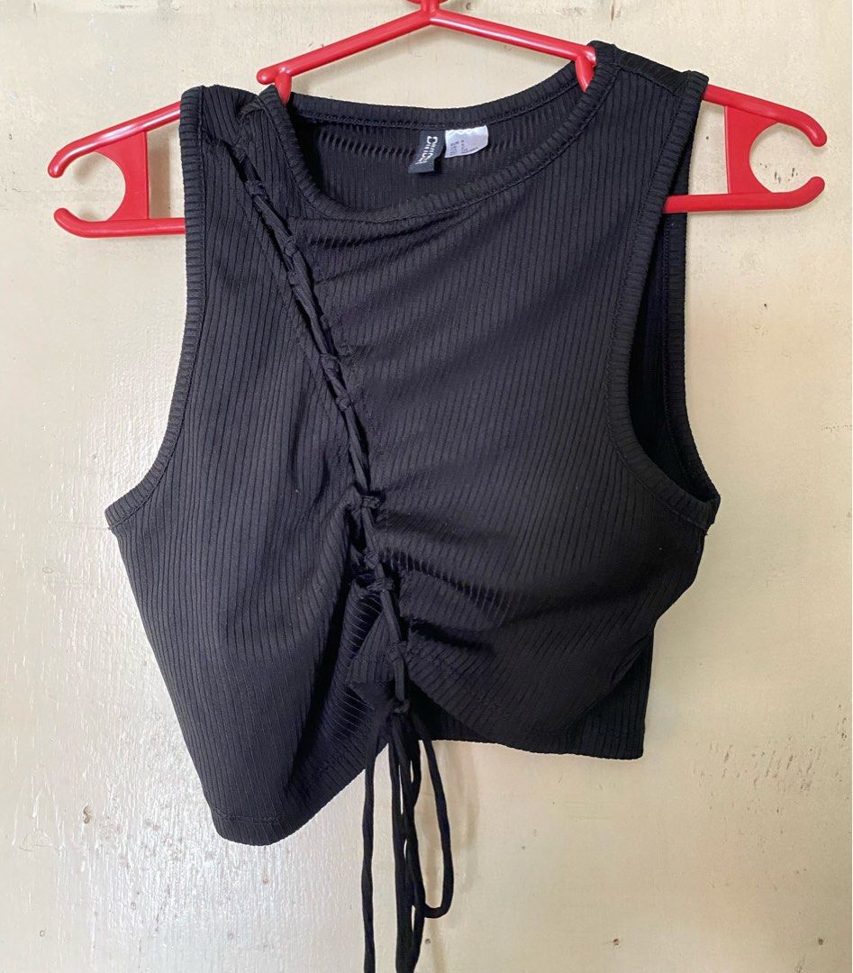 H&M Black Sleeveless Croptop Open Chest with Strings (Category: Sleeveless) located in Quezon City. Submitted by coffeecatsss (Listing ID 1347340922, Image 1). Description: - bought from h&m store - size: small - color: black - used only once, no issue Loc: Zambales.