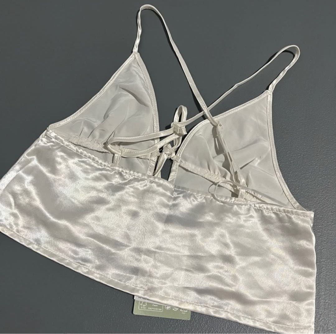 H&M top (Category: Sleeveless) located in Pasig City. Submitted by studenthoarder (Listing ID 1347465772, Image 2). Description: .