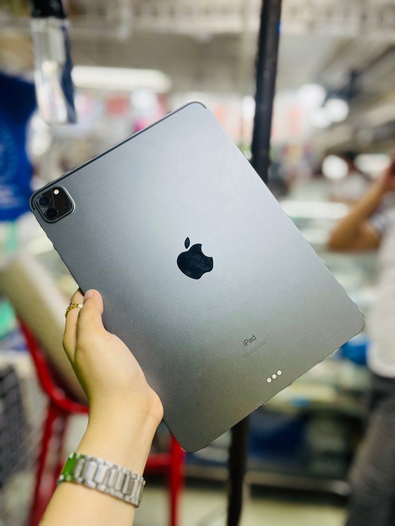 Ipad Pro 11' 128Gb m1 chip no issues 97% smooth wifi only (Category: iPad) located in San Juan City. Submitted by najihahtelecomshop2018 (Listing ID 1347456819, Image 2). Description: FOR SALE | TRADE / SWAP (RFS: Buy and Sell) QUICK SPECS Ipad Pro M1 11' inch Wifi only 128Gb No hidden Issues No history of Repair No icloud Issues Reset Anytime | Unli Reset Test to sawa 98% Smooth 100% Original/Authentic Legit Not refurbished/Recon 💰Mode of Payme
