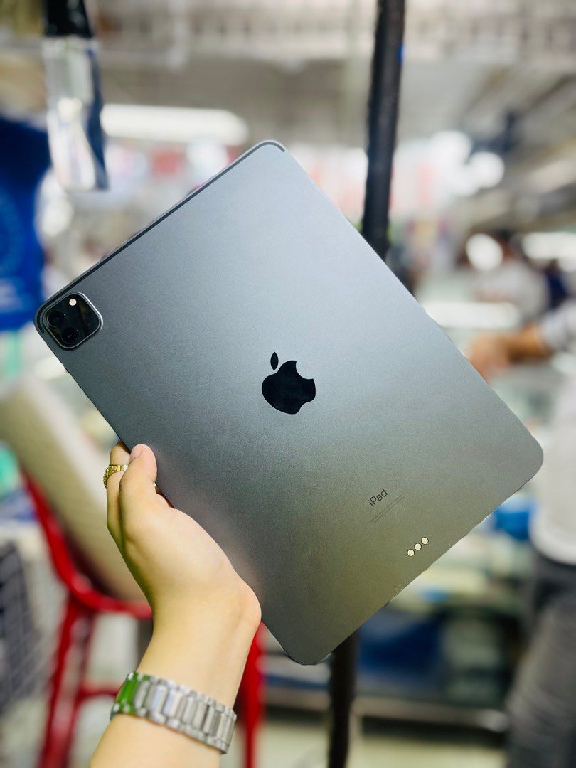 Ipad Pro 11' 128Gb m1 chip no issues 97% smooth wifi only (Category: iPad) located in San Juan City. Submitted by najihahtelecomshop2018 (Listing ID 1347456819, Image 1). Description: FOR SALE | TRADE / SWAP (RFS: Buy and Sell) QUICK SPECS Ipad Pro M1 11' inch Wifi only 128Gb No hidden Issues No history of Repair No icloud Issues Reset Anytime | Unli Reset Test to sawa 98% Smooth 100% Original/Authentic Legit Not refurbished/Recon 💰Mode of Payme