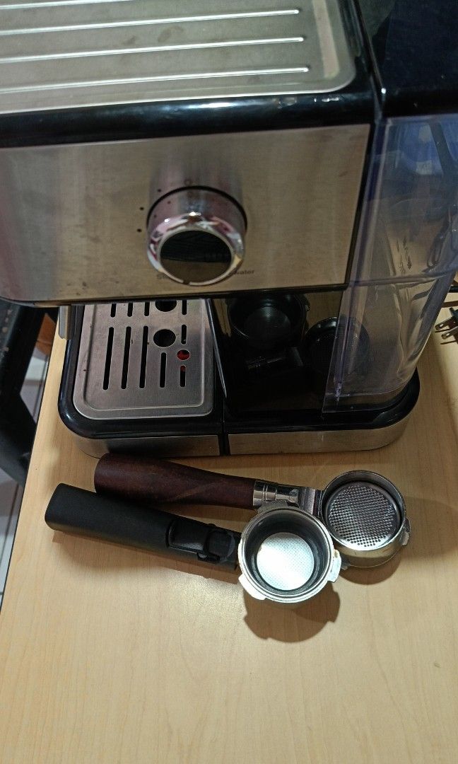 KCB Espresso Machine and Cold Brew Pitchers (Category: Coffee Machines & Makers) located in Pasay City. Submitted by nobledragona (Listing ID 1336290336, Image 2). Description: Inclusions: Espresso Machine 2 Portafilters 3 Cold Brew Pitcher Scooper Cold cups 22oz- 125pcs Hot Cups 16oz-64pcs.