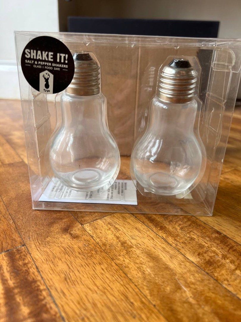 Lightbulb Salt and Pepper Shakers (Category: Other Kitchenware & Tableware) located in Makati City. Submitted by messbless (Listing ID 1347379298, Image 1). Description: .