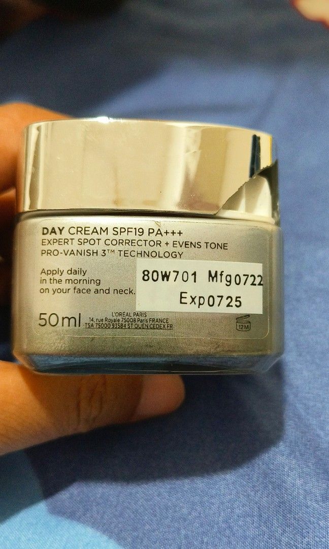Loreal White Perfect Clinical Day Cream No Box (Kategori: Kulit, Sabun & Tubuh) berada di Tangerang. Dikirim oleh malalapreloved (ID iklan 1347348859, Gambar 2). Deskripsi: Beli di official store L'oreal sh*p**, exp 07-2025. Dipake sebentar aja, aku ganti SK II. sempet dijatuhin anakku, pecah dikit tutupnya.. tapi isinya aman, masih 90% simpan di kulkas, aman.. No Box, No Spatula..