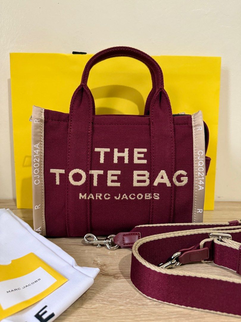 Marc jacobs the tote bag small original (Category: Luxury Bags & Wallets) located in Cabuyao City. Submitted by baglover1111 (Listing ID 1347375064, Image 2). Description: Brand new complete inclusions Guaranteed authentic .
