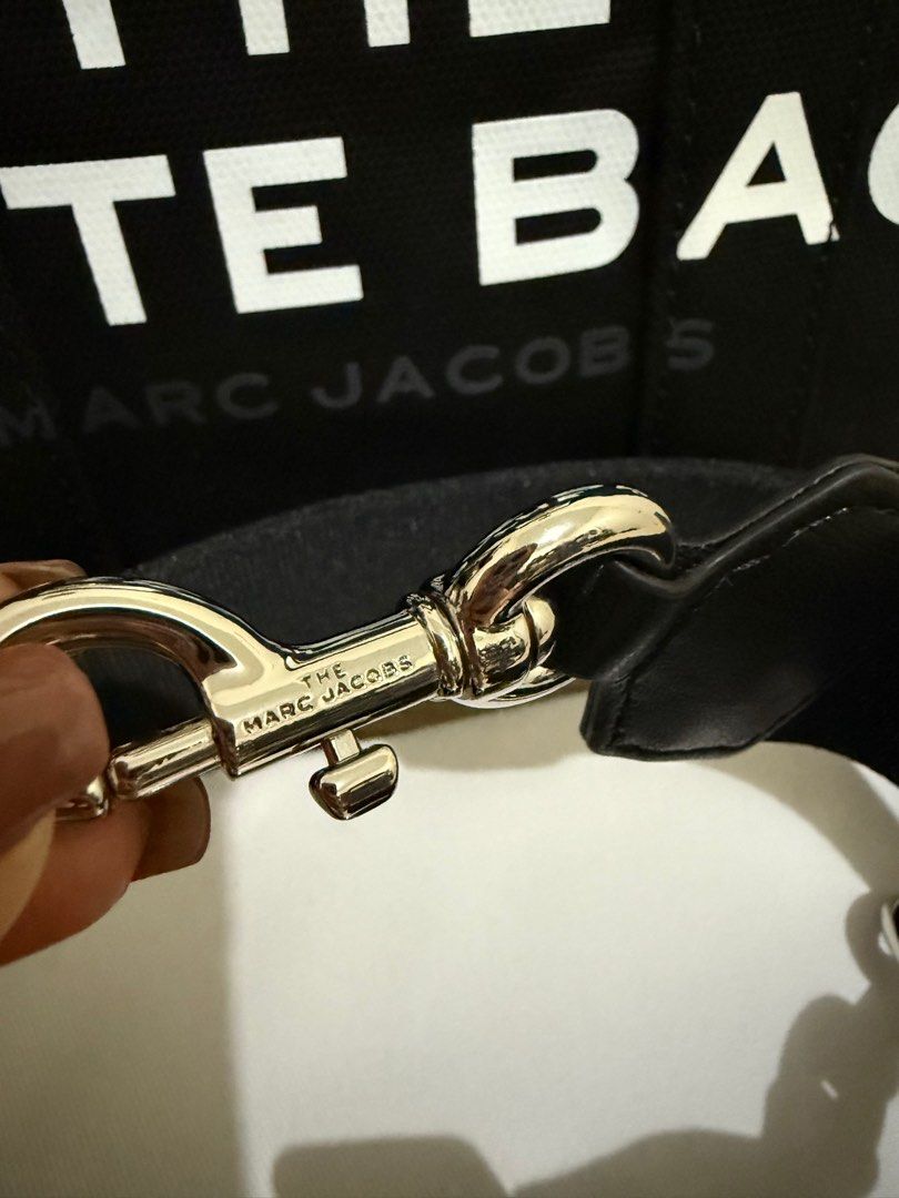 Marc jacobs the tote bag small original (Category: Luxury Bags & Wallets) located in Cabuyao City. Submitted by baglover1111 (Listing ID 1347379469, Image 3). Description: Brand new complete inclusions Guaranteed authentic .