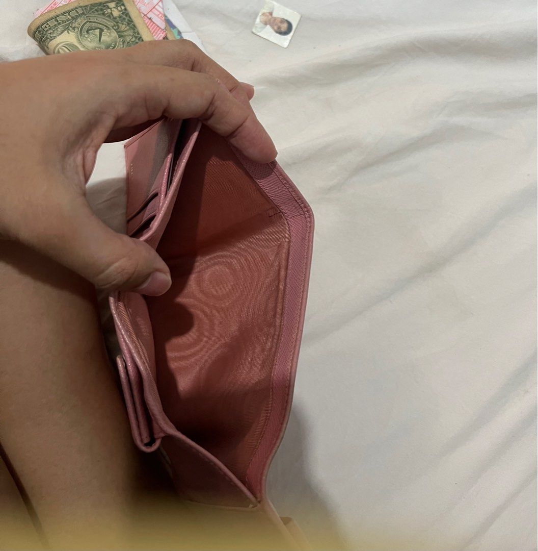Original Prada wallet (Category: Luxury Bags & Wallets) located in Santa Rosa. Submitted by qualityaunthenticbagsetc (Listing ID 1347470937, Image 3). Description: Rfs :declutter to many wallets No other inclusions Original 100% moneyback.