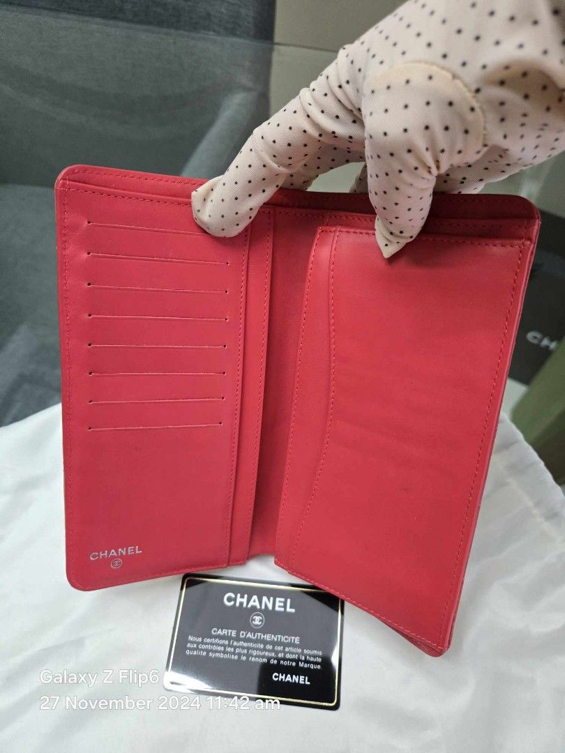 Preloved Red Quilted Caviar Leather CC Long Wallet (Category: Luxury Bags & Wallets) located in Daet. Submitted by BagMom (Listing ID 1347324943, Image 2). Description: Preloved Red Quilted Caviar Leather CC Long Wallet 👉good condition 👉with authenticity card 👉Swipe for detailed pics 👉cash only/layaway Disclaimer: BagMom is not associated with the brand featured.All copyrights reserved to the original brand holders..