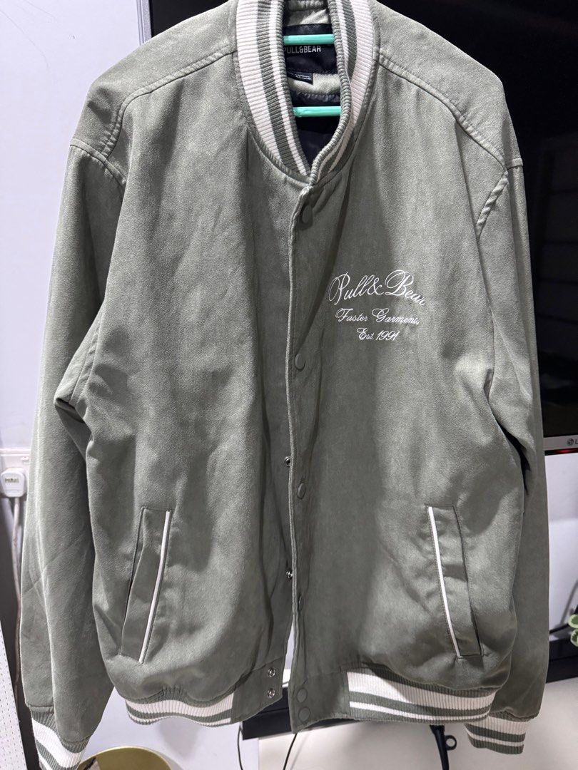 Pull & Bear bomber Jacket (Category: Coats, Jackets and Outerwear) located in Kuala Lumpur. Submitted by helloezythere13 (Listing ID 1347469787, Image 2). Description: Condition 9/10. Clearing my wardrobe. Bought Last year..