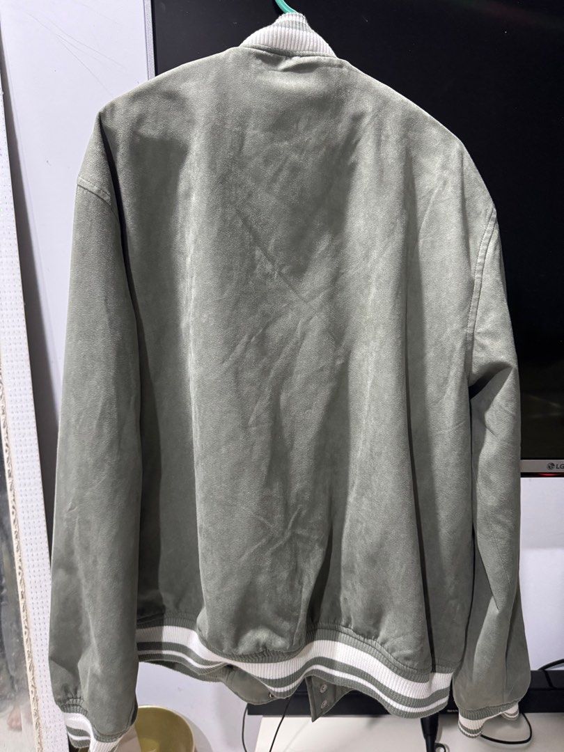 Pull & Bear bomber Jacket (Category: Coats, Jackets and Outerwear) located in Kuala Lumpur. Submitted by helloezythere13 (Listing ID 1347469787, Image 3). Description: Condition 9/10. Clearing my wardrobe. Bought Last year..