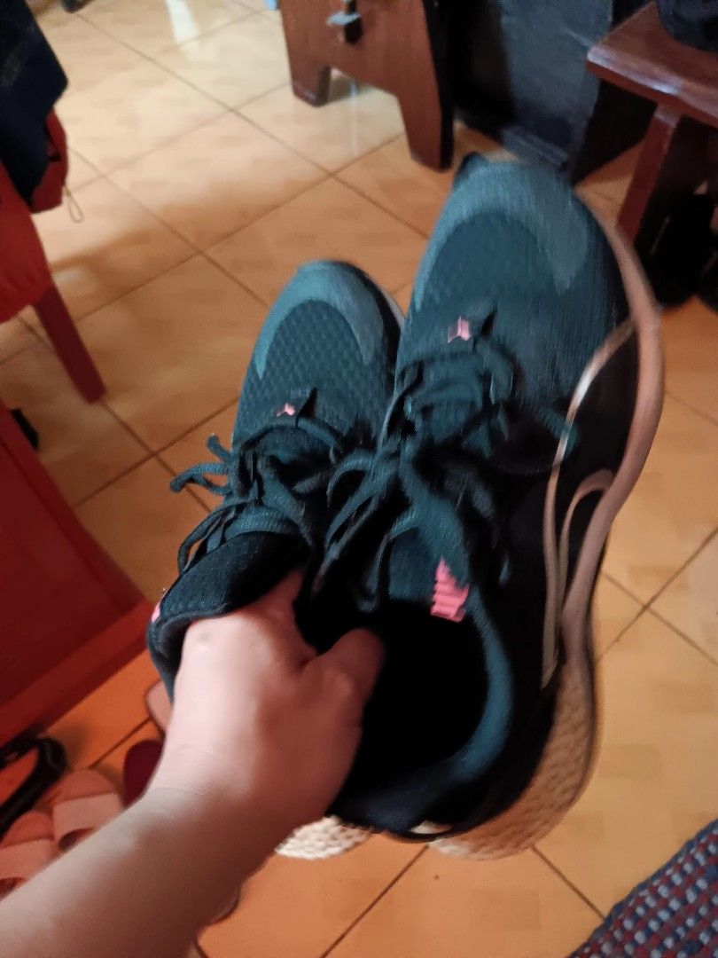 Puma (Category: Sneakers) located in Caloocan City. Submitted by declutterstn (Listing ID 1347282207, Image 3). Description: fave rubber shoes ko..galing US. masikip na sa akin. 😔 no flaws. just signs of use. wlang pudpod s soles. llinisin mo lang. perfect s 6.5 ang paa to 7 na hindi wide ang paa..