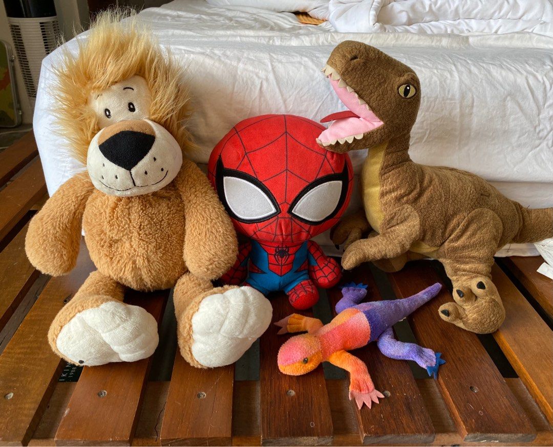 Stuffed Toys Bundle (Category: Plushies & Soft Toys) located in Quezon City. Submitted by maravia (Listing ID 1347373317, Image 1). Description: Decluttering Check the next photo for the flaw.