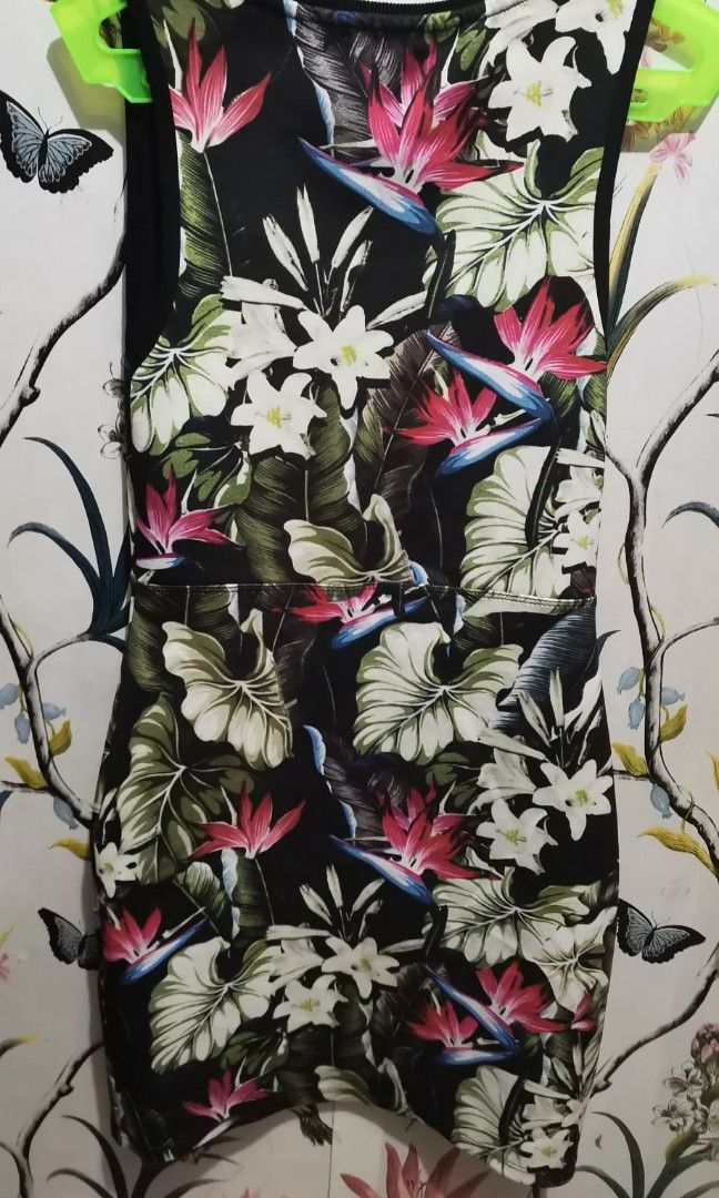 Topshop tropical dress (Category: Dresses) located in Taguig. Submitted by marieposa21 (Listing ID 1347317547, Image 3). Description: This is new without tag. No flaws no whenworn Size xs-small.