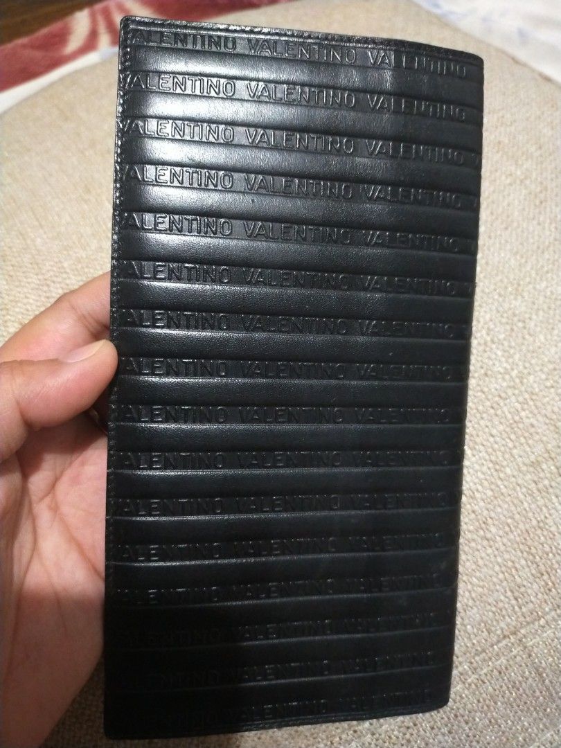 Rush sale Valentino wallet (Category: Luxury Bags & Wallets) located in Mabalacat. Submitted by lysmnl6 (Listing ID 1347398914, Image 2). Description: M. Valentino wallet. Please see photos for details and flaws. Free shipping already. thank you.