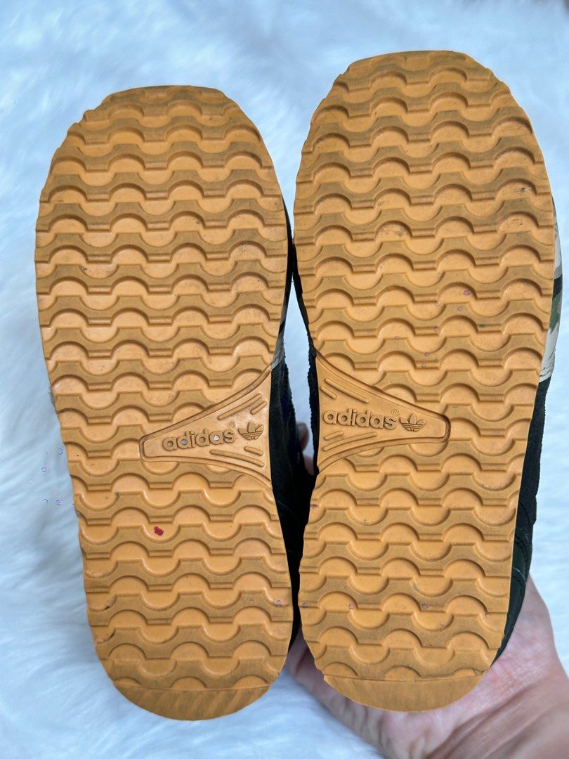 Adidas ZX 700 M20988 (Category: Babies & Kids Fashion) located in Bacolod City. Submitted by bprelovedcollection (Listing ID 1347506024, Image 3). Description: ORIGINAL ADIDAS PRELOVED SIZE - 26.5 UK - 9K US - 9K.