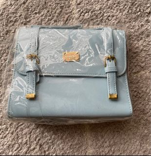 (Category: ) located in . Submitted by movingout_sales (Listing ID 1347495757, Image 1). Description: .