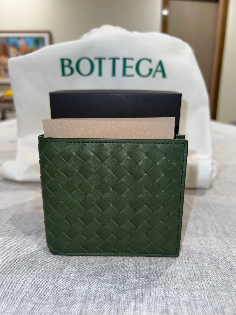Bottega Veneta Wallet (Category: Luxury Bags & Wallets) located in Manila. Submitted by solar_madness (Listing ID 1347593829, Image 1). Description: Bottega Veneta Intrecciato Bi-fold Wallet Condition: Like New, Rank 9.8/10 (will pass as bnew) Inclusions: BV Dustbag, Box, Inserts, Authenticity card (Complete except receipt) Color: Dark Green ⚡️8 card slots and 2 bill compartments Shipping: via lalamove/grab/lbc cop Meet-ups: southwoods area or at