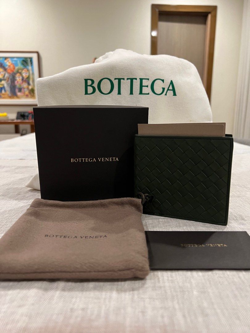Bottega Veneta Wallet (Category: Luxury Bags & Wallets) located in Manila. Submitted by solar_madness (Listing ID 1347593829, Image 2). Description: Bottega Veneta Intrecciato Bi-fold Wallet Condition: Like New, Rank 9.8/10 (will pass as bnew) Inclusions: BV Dustbag, Box, Inserts, Authenticity card (Complete except receipt) Color: Dark Green ⚡️8 card slots and 2 bill compartments Shipping: via lalamove/grab/lbc cop Meet-ups: southwoods area or at