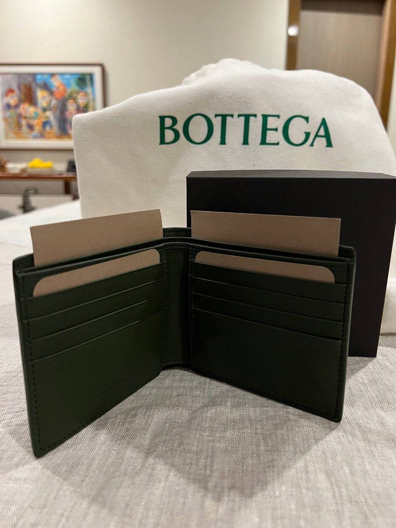 Bottega Veneta Wallet (Category: Luxury Bags & Wallets) located in Manila. Submitted by solar_madness (Listing ID 1347593829, Image 3). Description: Bottega Veneta Intrecciato Bi-fold Wallet Condition: Like New, Rank 9.8/10 (will pass as bnew) Inclusions: BV Dustbag, Box, Inserts, Authenticity card (Complete except receipt) Color: Dark Green ⚡️8 card slots and 2 bill compartments Shipping: via lalamove/grab/lbc cop Meet-ups: southwoods area or at