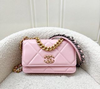 (Category: ) located in . Submitted by sshoppingqueenn (Listing ID 1347622767, Image 1). Description: .