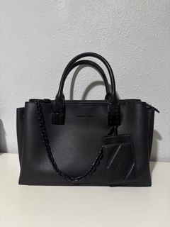 (Category: ) located in . Submitted by lovely.apparels_ (Listing ID 1347652855, Image 1). Description: .