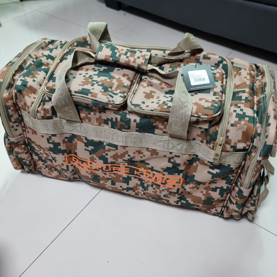 Culture Kings Duffle Bag (Category: Belt bags, Clutches and Pouches) located in Manila. Submitted by unclejapp09749 (Listing ID 1347483054, Image 2). Description: Duffle Bag Culture Kings Melbourne 🇦🇺 Size: XL Condition: Brand New.