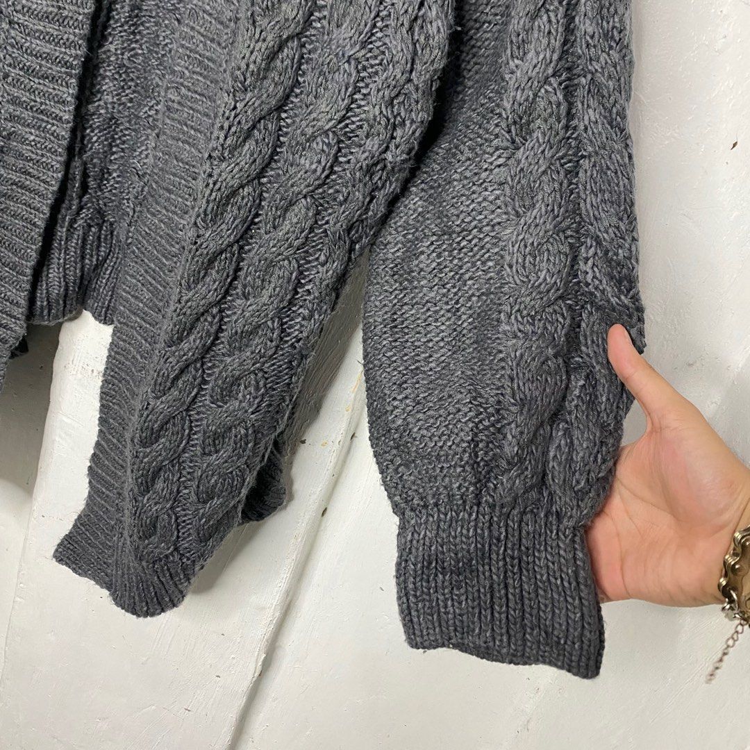 GU Japan Cable Knitted Oversized Cardigan (Category: Coats, Jackets and Outerwear) located in Mandaluyong City. Submitted by fellas_ph (Listing ID 1347600578, Image 3). Description: Excellent condition No issues Size L on tag 24" Width (Flat lay) 31" Length.