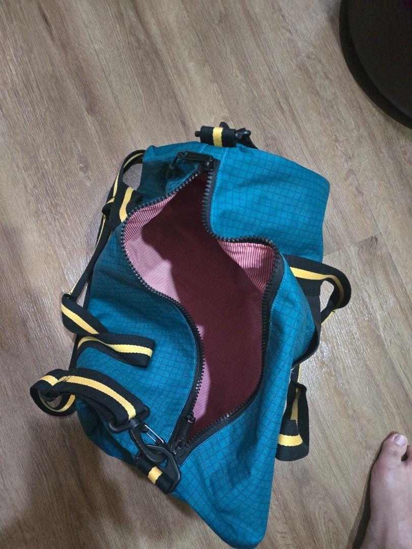 Herschel Gym Bag Duffel 27L (Category: Briefcases) located in Paranaque City. Submitted by jomslr (Listing ID 1347576756, Image 2). Description: Used about 5-10x.