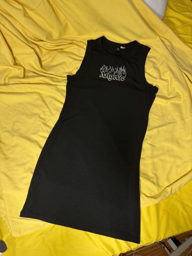 H&M Divided Bodycon Dress (Category: Dresses) located in Manila. Submitted by coleen1zer (Listing ID 1347621934, Image 1). Description: Size M Stretchable Perfect condition.