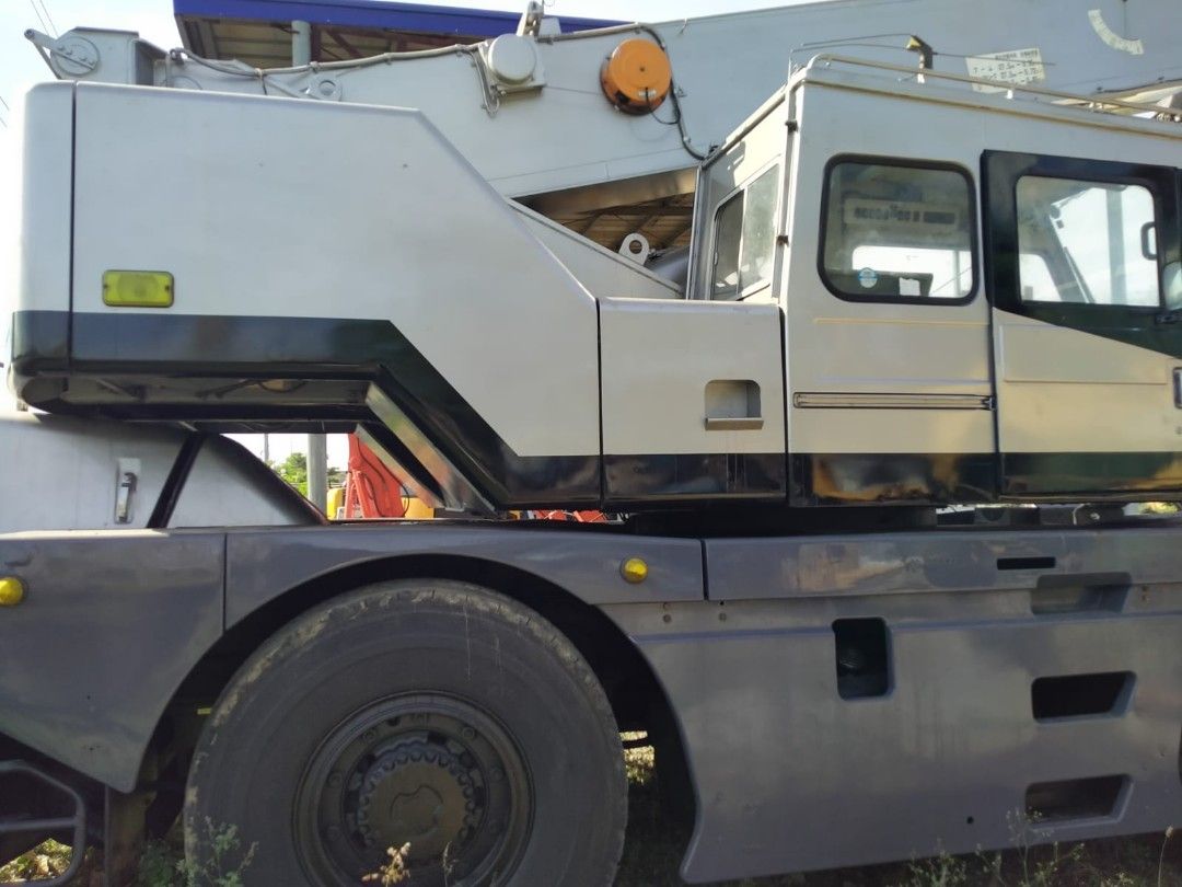 Kato 25tons rough terrain crane (Category: Construction & Building Materials) located in Makati City. Submitted by ztak13 (Listing ID 1347515902, Image 1). Description: kato 25tons rough terrain crane 1996 yr model Japan Surplus Contact no. 09175699818.
