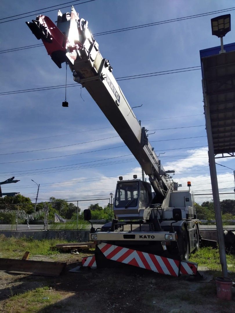 Kato 25tons rough terrain crane (Category: Construction & Building Materials) located in Makati City. Submitted by ztak13 (Listing ID 1347515902, Image 3). Description: kato 25tons rough terrain crane 1996 yr model Japan Surplus Contact no. 09175699818.