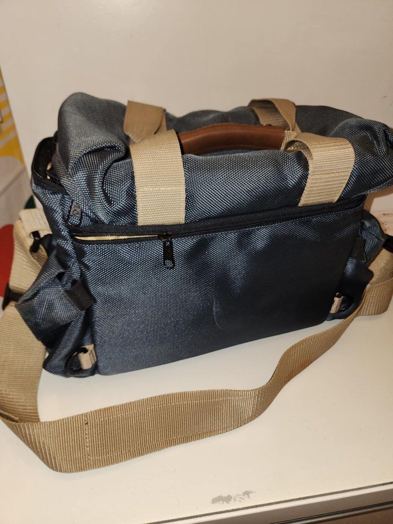 Konica Camera Bag (Category: Camera Bags & Carriers) located in Makati City. Submitted by lilywanggg (Listing ID 1347519342, Image 2). Description: - camera is for reference only - sf shouldered by buyer - price is negotiable - no refunds .