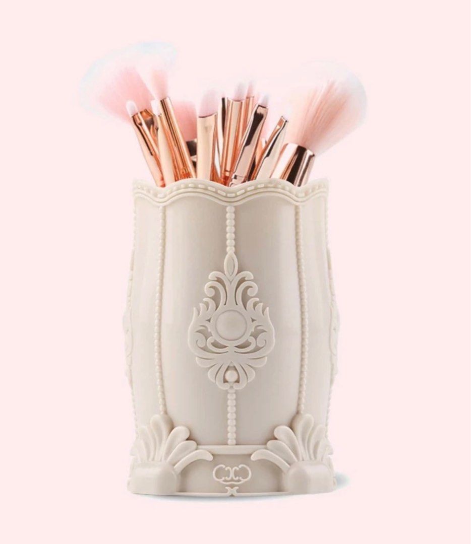 Makeup Brush Organizer Holder (Category: Makeup) located in Manila. Submitted by mayrclosetphbackup (Listing ID 1347606776, Image 1). Description: what you see is what you get.