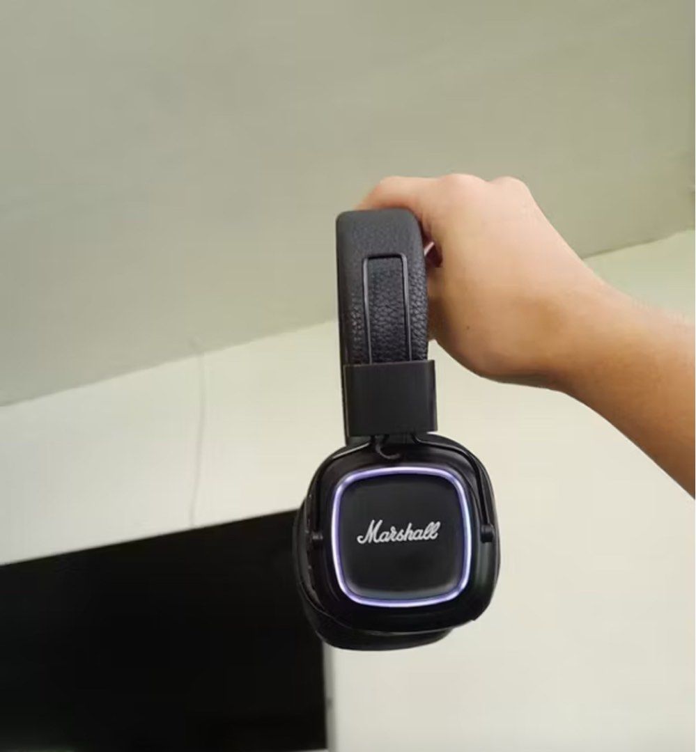 Marshall Major Headsets (Category: Headphones & Headsets) located in Manila. Submitted by drinlima (Listing ID 1347577132, Image 2). Description: ⭐️MARSHALL MAJOR⭐️ ✅Bluetooth ✅wireless headphones (with cord) ✅volume control,pause ✅Noise Cancellation ✅80 hours play time ✅20 Hz-20 KHz ✅LED outline earbuds ✅Free charging Cord 550 Only For Pick up or CoD via lalamove booking by the buyer abono of rider or gcash payment. Trusted seller see rating ⭐️ 