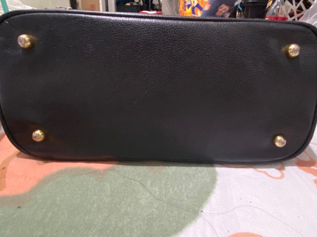 MCM Shoulder Bag (Category: Luxury Bags & Wallets) located in Imus. Submitted by victorious28 (Listing ID 1347573664, Image 2). Description: Coded Authentic Genuine leather Walang bakbak Can be handbag or shoulder bag Flaw: faded hardware and rubs sa leather sa loob .