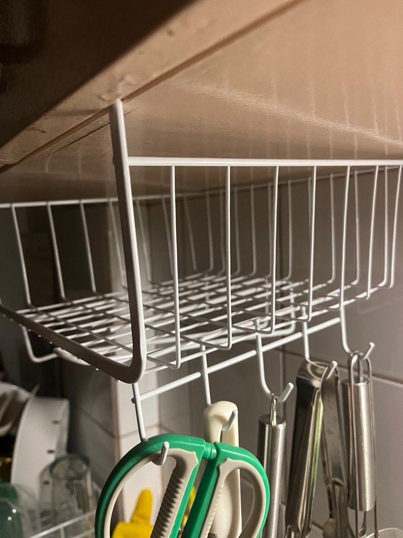 Metal Hanging Undershelf Basket (Category: Other Kitchenware & Tableware) located in Manila. Submitted by nethlistings (Listing ID 1347632358, Image 2). Description: ₱100 final price! buyer handles the shipping fee hindi po kasama ang mga naka-hang at nakalagay sa basket 😅 bought this around december on diy for around 150 pesos. RFS decluttering, tumatama sa ulo ko kapag nagt-toothbrush haha Bilhin niyo na please! .