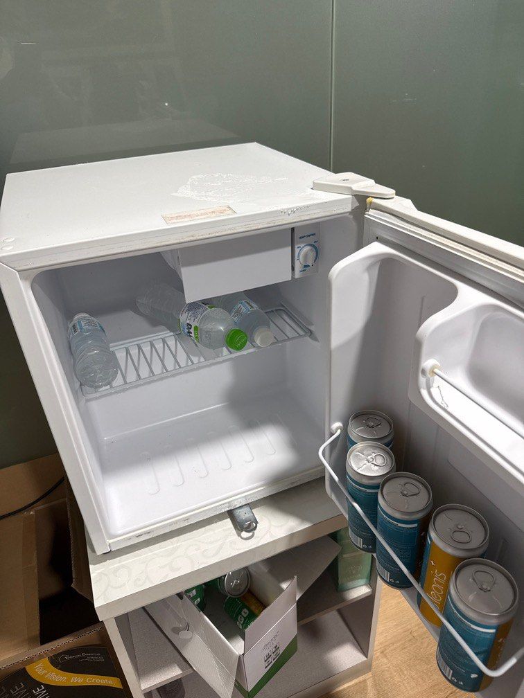 Mini Fridge (Category: Refrigerators & Freezers) located in Singapore. Submitted by csf967 (Listing ID 1347481237, Image 2). Description: .