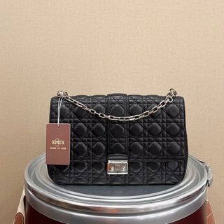 (Category: ) located in . Submitted by emishouseofluxe (Listing ID 1346314641, Image 1). Description: .