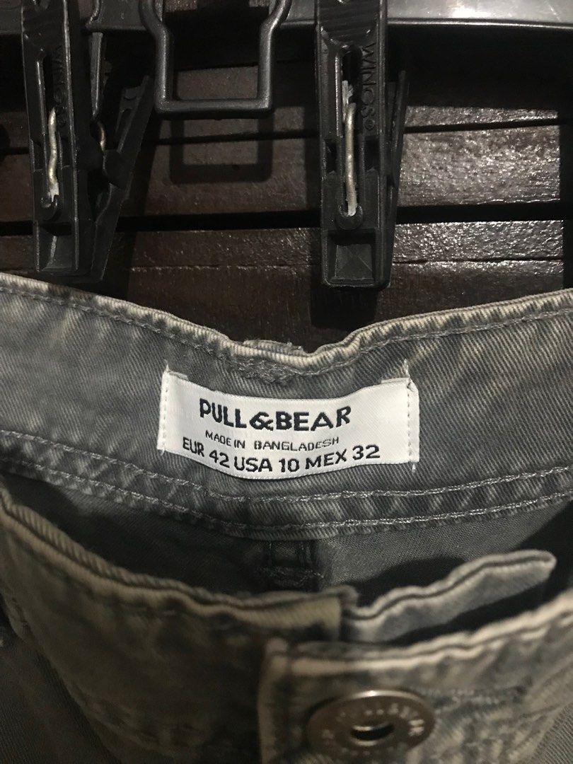 Pull&Bear Cargo Shorts (Category: Shorts) located in Quezon City. Submitted by zusessentials (Listing ID 1347580070, Image 2). Description: RFS: Wrong size .