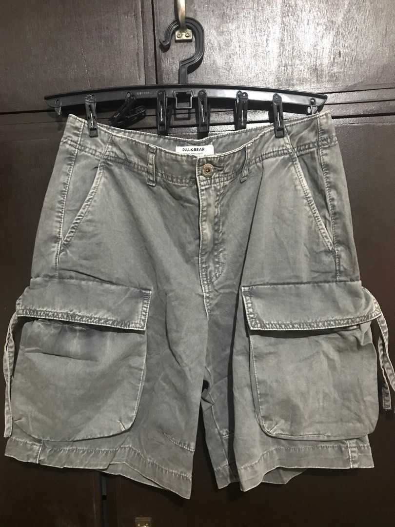 Pull&Bear Cargo Shorts (Category: Shorts) located in Quezon City. Submitted by zusessentials (Listing ID 1347580070, Image 1). Description: RFS: Wrong size .